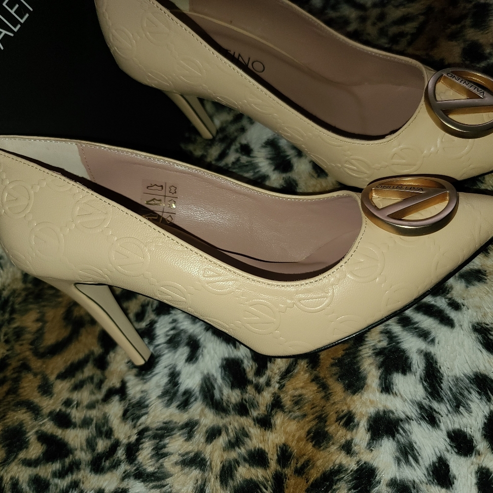 Mario Valentino Heels - Picture 14 of 17